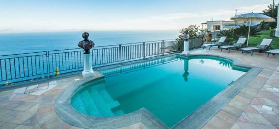 Roxy Villa