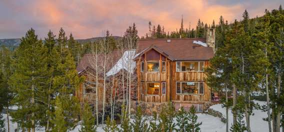 Alpenglow Peaks Lodge