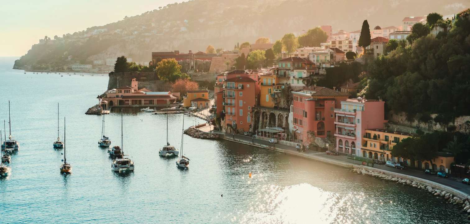 Luxury *French* villas & vacation rentals