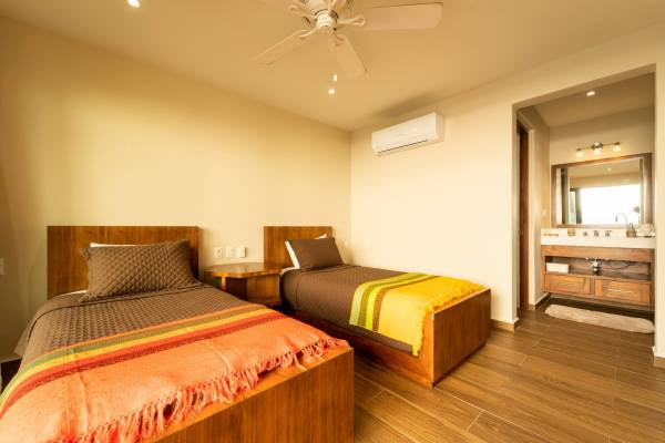 d99ddc83-c8e8-456a-a35b-176628f4c750