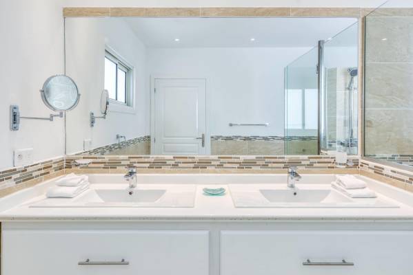 131593b7-156b-4500-bffa-5dc015c492c6