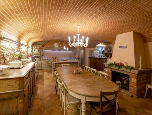 44900134-bf80-4bd8-9e93-ef26e15d6082